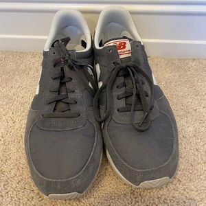 New Balance tennis shoes